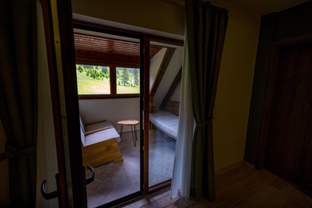 Casa Iustin Ξενοδοχείο Moroeni Εξωτερικό φωτογραφία