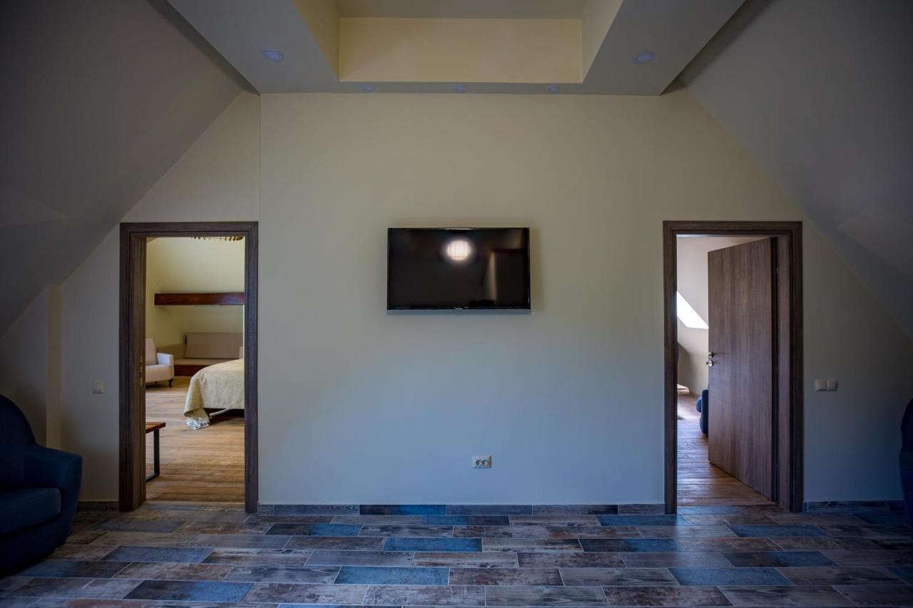 Casa Iustin Ξενοδοχείο Moroeni Εξωτερικό φωτογραφία
